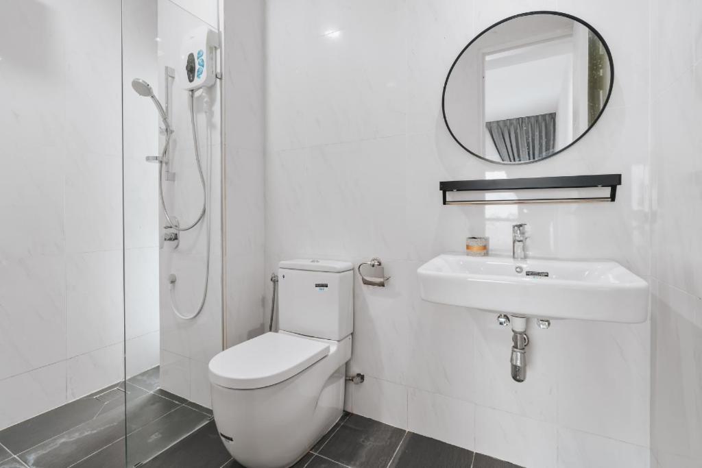 Nowhere 2Br & 2Bath Apartment With Balcony @ Reizz Residences Kuala Lumpur Exterior photo